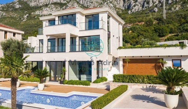 Prodaja kuce od 400m2 u Blizikucama, u blizini Sv. Stefana
