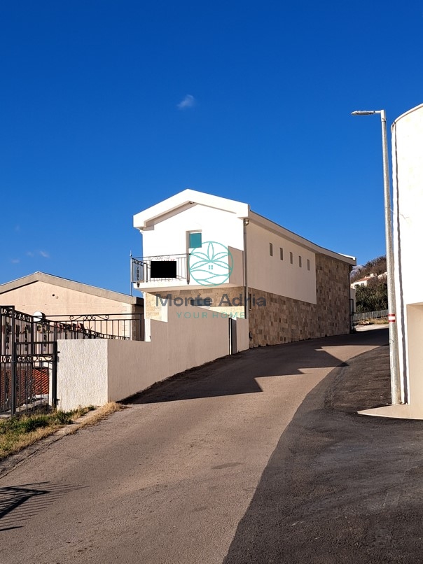 Prodaja kuce od 164m2 u Blizikucama, u blizini Sv. Stefana