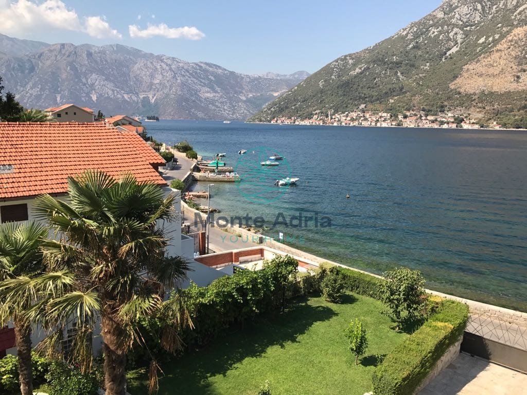 Prodaja luksuzne kuce od 280m2 u mjestu Stoliv, Kotor